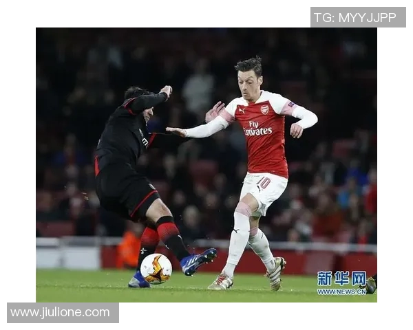 德国足球明星厄齐尔的辉煌职业生涯与场外生活揭秘