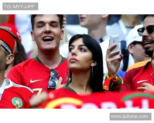 法国足球明星妻子的生活与事业揭秘他们背后的故事与支持力量